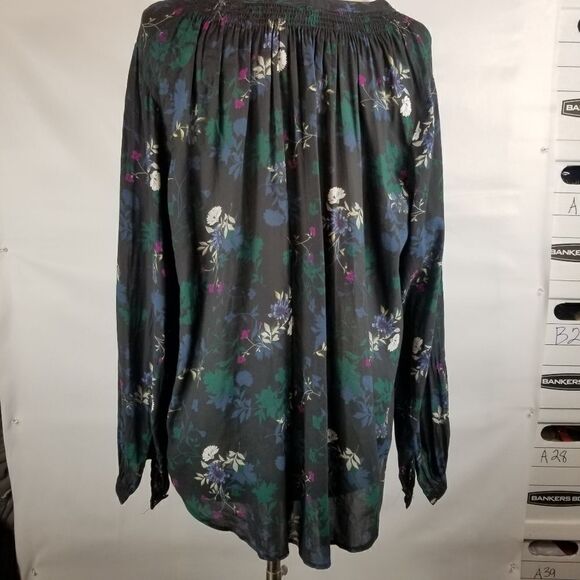 TORRID Size 0. Peasant style blouse. BLACK, GREEN. - Picture 7 of 13